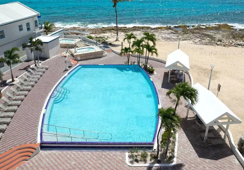 هتل Hilton Vacation Club Flamingo Beach St. Maarten