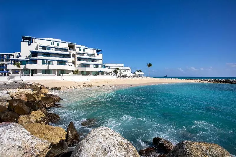 هتل Hilton Vacation Club Flamingo Beach St. Maarten