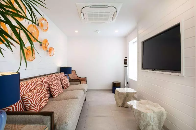 هتل Hilton Vacation Club Flamingo Beach St. Maarten