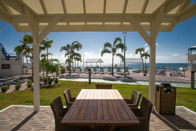 هتل Hilton Vacation Club Flamingo Beach St. Maarten