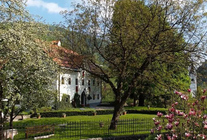 هتل Kendov Dvorec