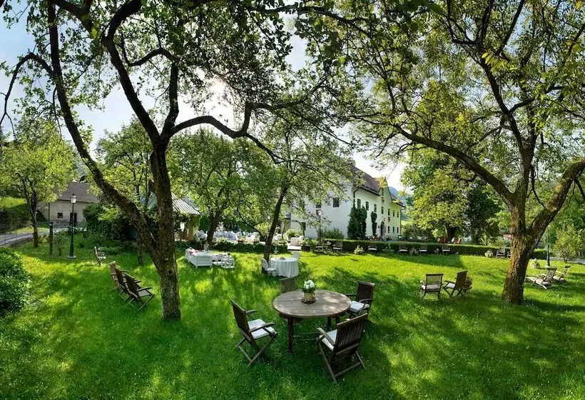 هتل Kendov Dvorec