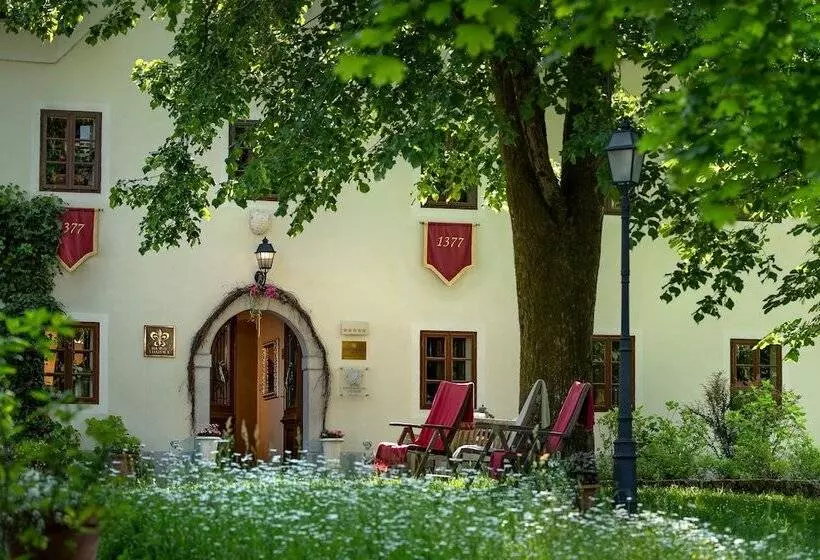 هتل Kendov Dvorec