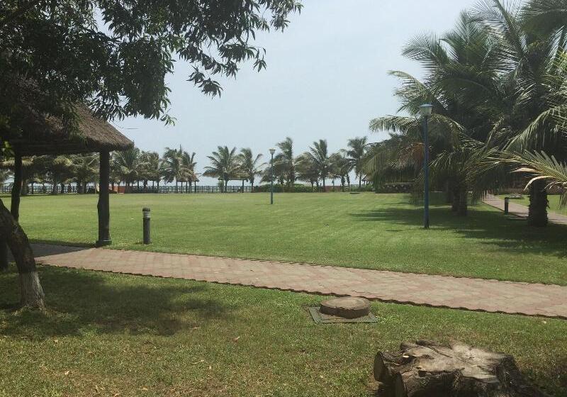 ホテル La Palm Royal Beach