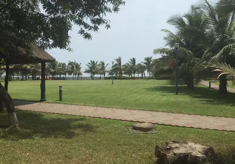 בית מלון כפרי La Palm Royal Beach