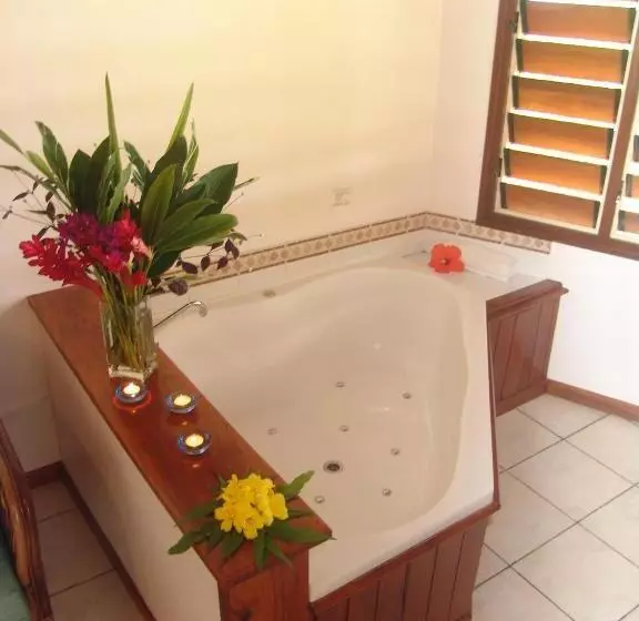 هتل Poppy S On The Lagoon