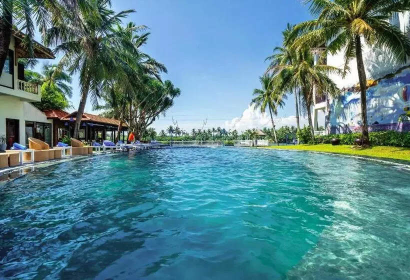 River Beach Resort & Residences