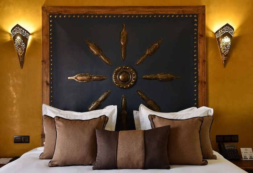 Oscar Hotel by Atlas Studios