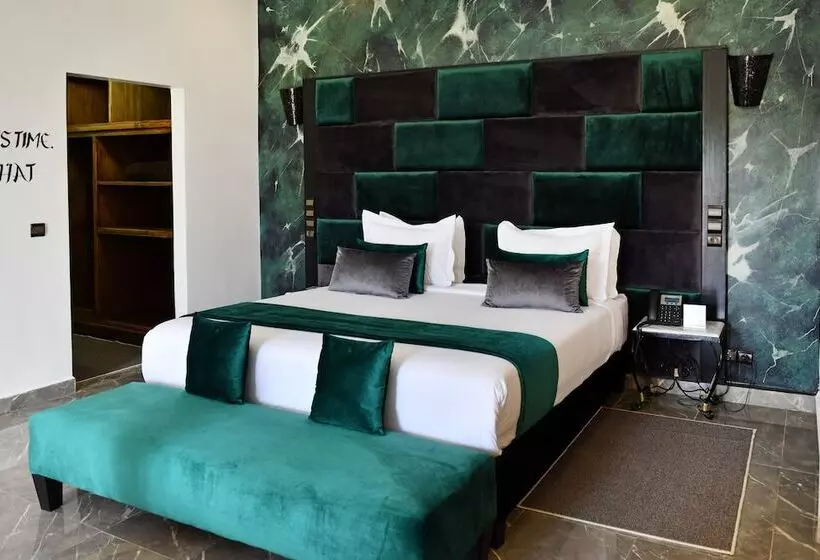 Oscar Hotel by Atlas Studios