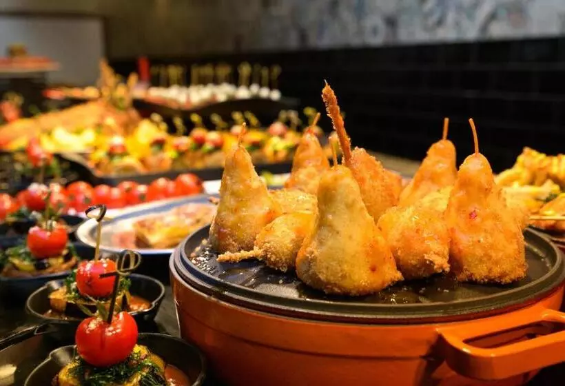 The Palace Hotel, Sunny Day