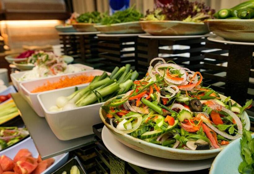 The Palace Hotel, Sunny Day