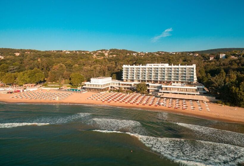 The Palace Hotel, Sunny Day