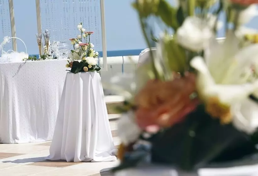 The Palace Hotel, Sunny Day