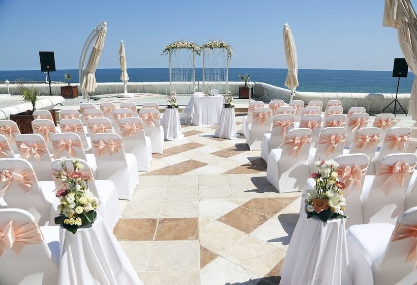 The Palace Hotel, Sunny Day