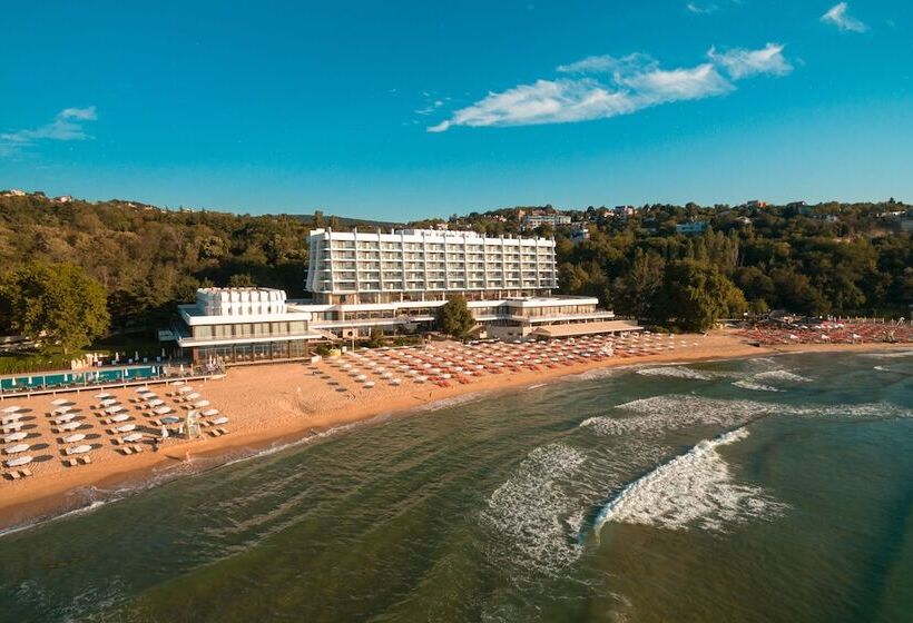 The Palace Hotel, Sunny Day