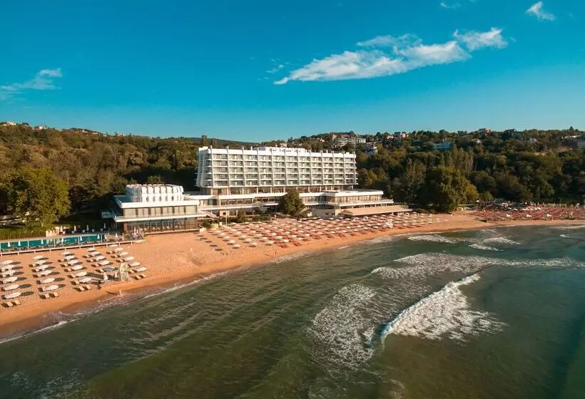 The Palace Hotel, Sunny Day