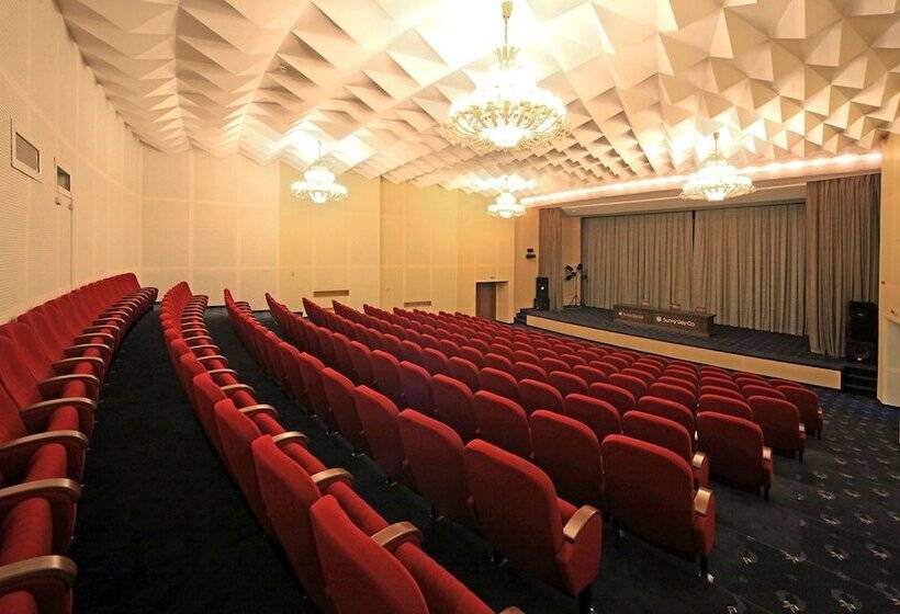 The Palace Hotel, Sunny Day