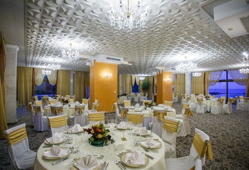 The Palace Hotel, Sunny Day