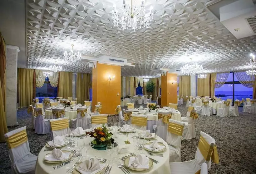 The Palace Hotel, Sunny Day