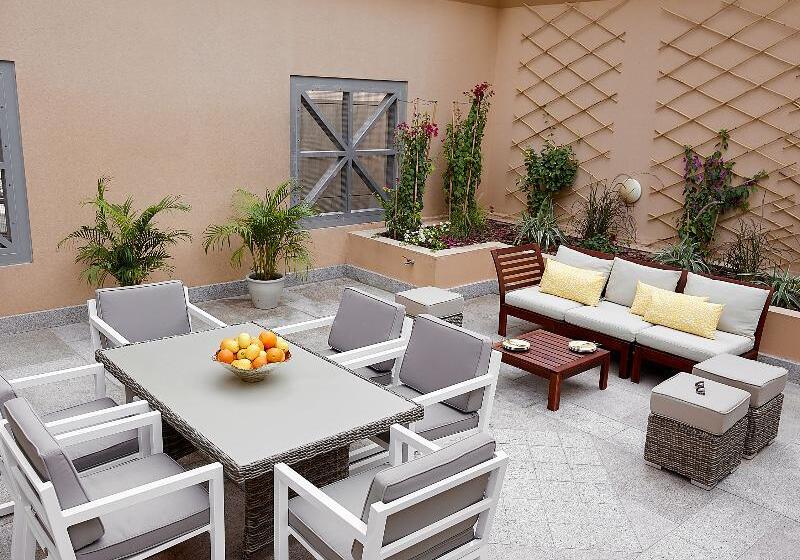 Отель Dream Inn Dubai Claren Downtown