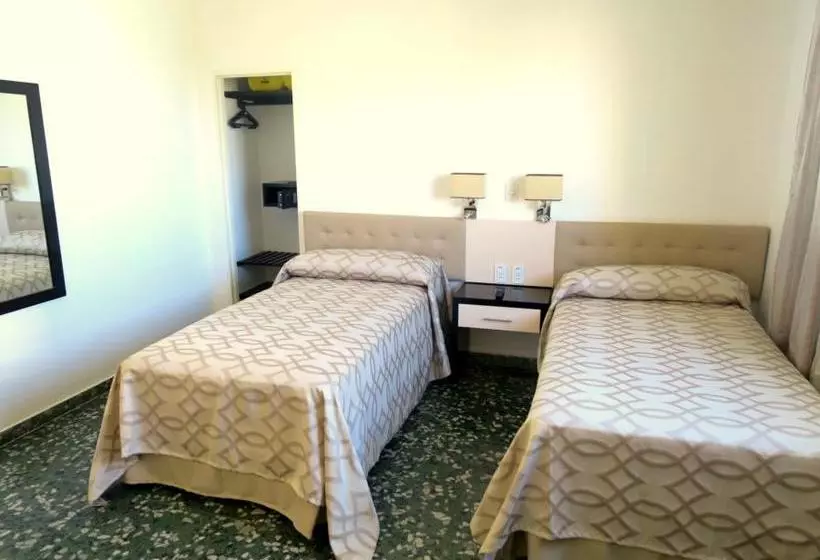 ホテル Plus Vedado 500