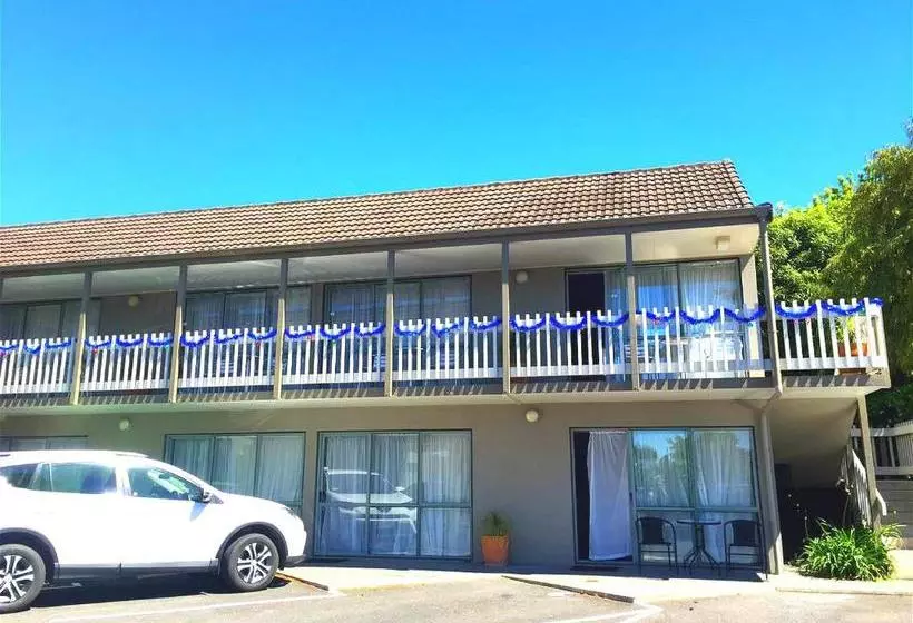 Accolade Lodge Motel