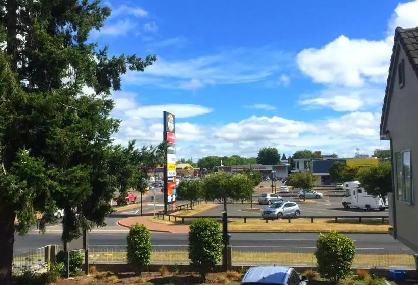 Accolade Lodge Motel