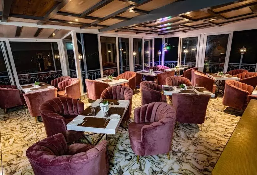 Отель Ashiana Clarks Inn Shimla