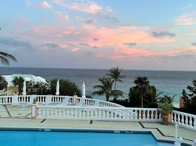 هتل Coco Reef Bermuda