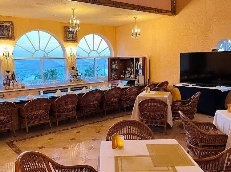 هتل Coco Reef Bermuda