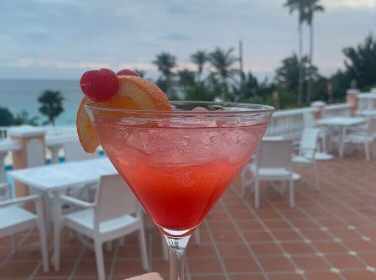 هتل Coco Reef Bermuda