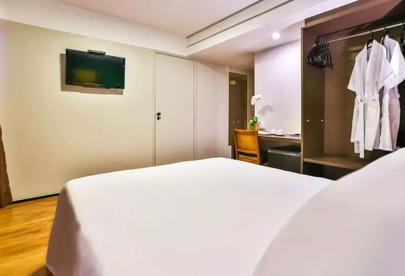 هتل Golden Tulip Goiania Address