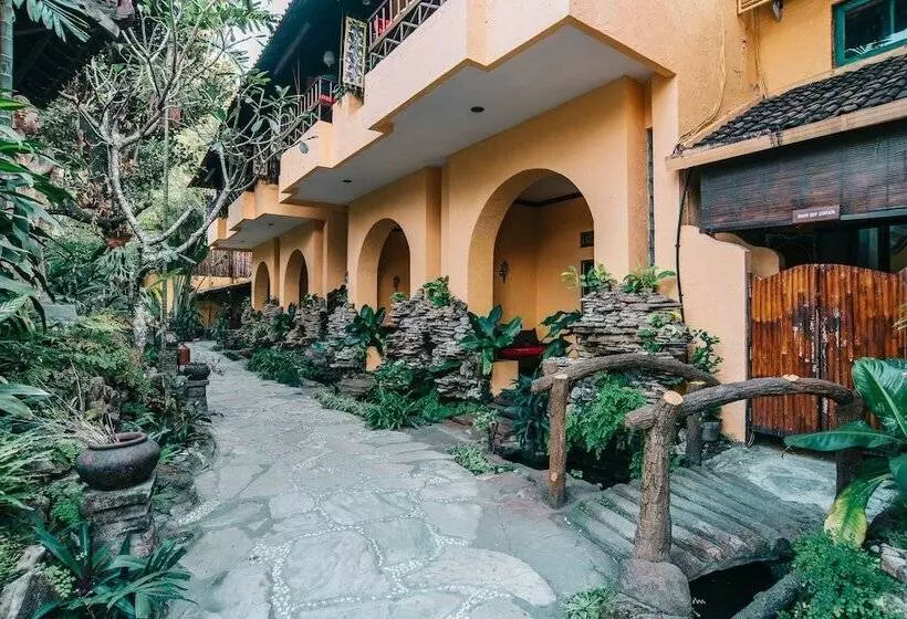 ホテル Jogja Village