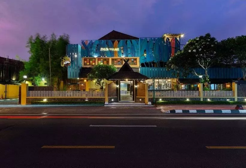 ホテル Jogja Village