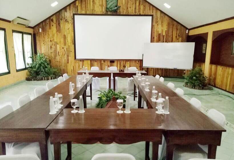 בית מלון כפרי Jogja Village