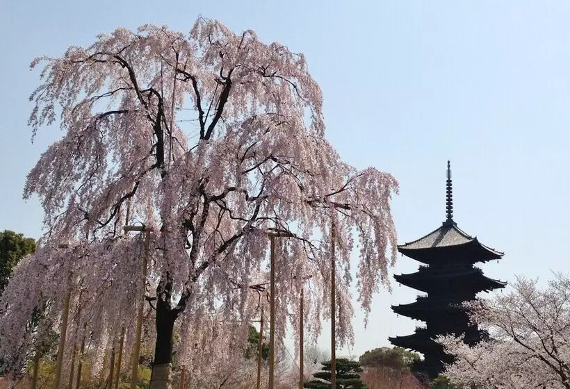 Отель Livemax Kyoto Gojo