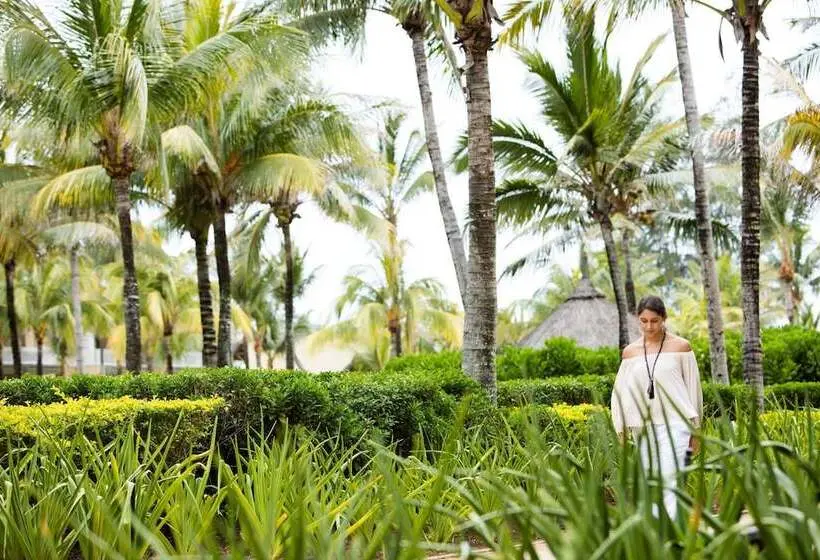 هتل Outrigger Mauritius Beach Resort