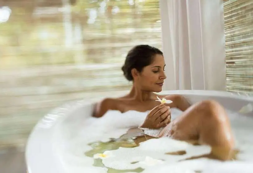 هتل Outrigger Mauritius Beach Resort