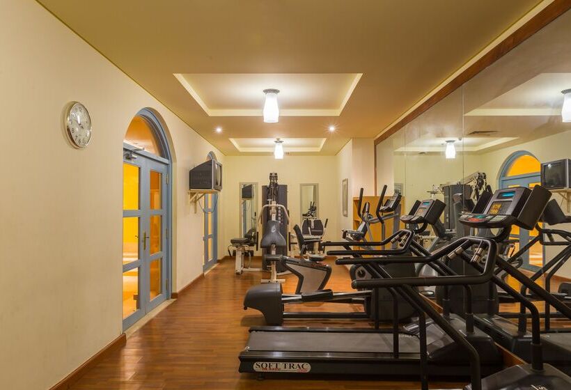 هتل Strand Beach Resort