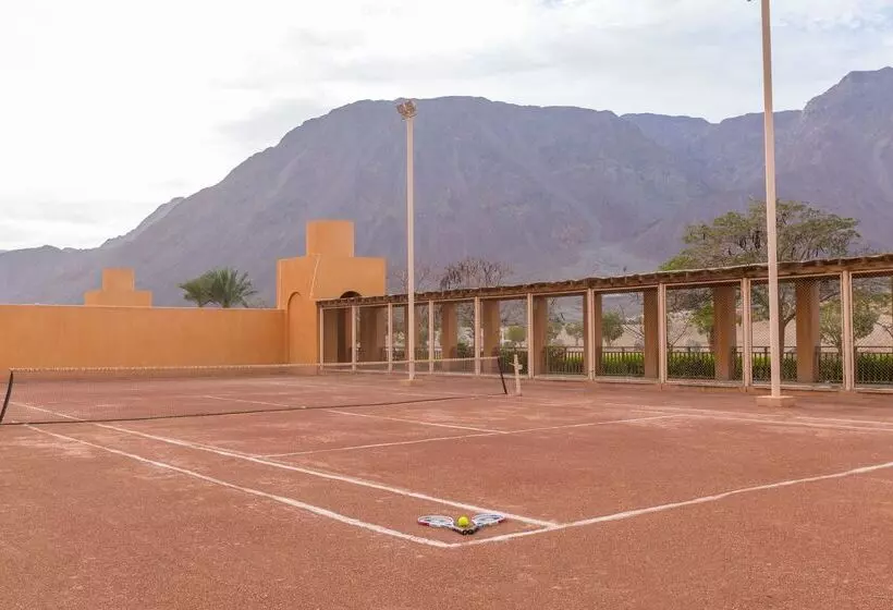 酒店 Strand Beach Resort