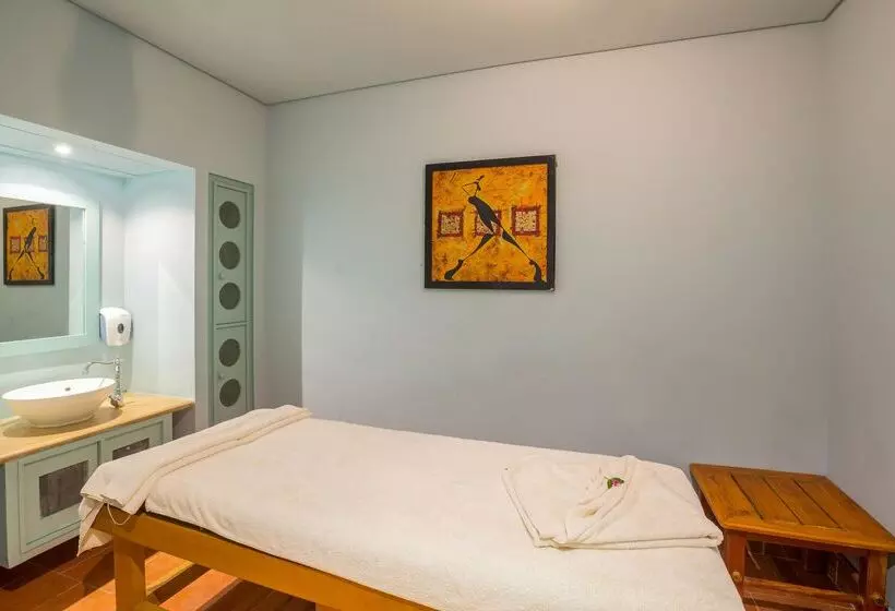 酒店 Strand Beach Resort