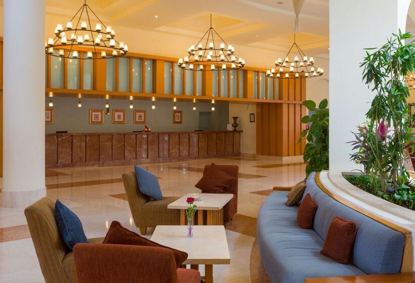 هتل Strand Beach Resort