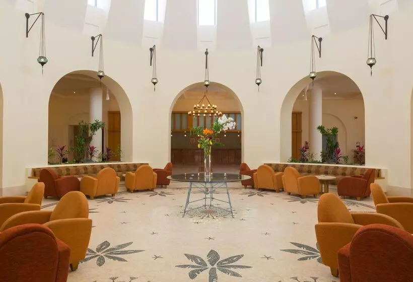 酒店 Strand Beach Resort