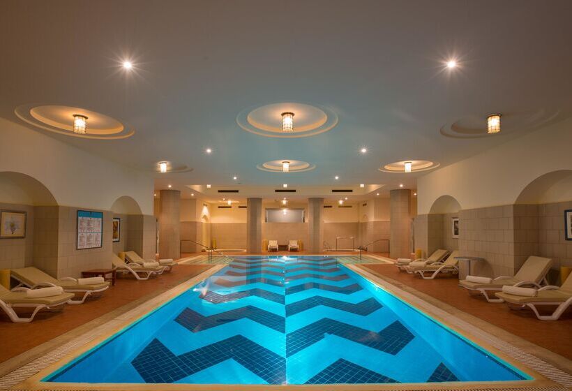 هتل Strand Beach Resort