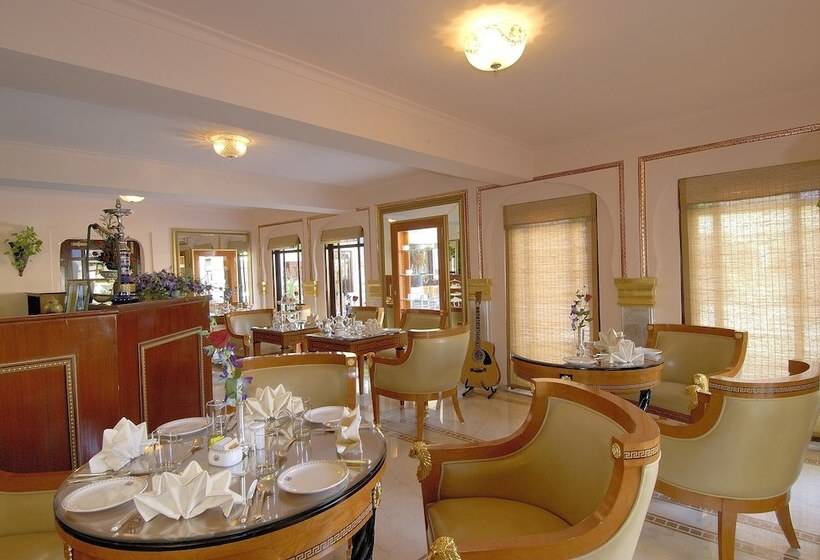 هتل The Raj Palace