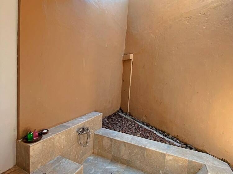 בית מלון כפרי Visakha Sanur By Puri Signatures