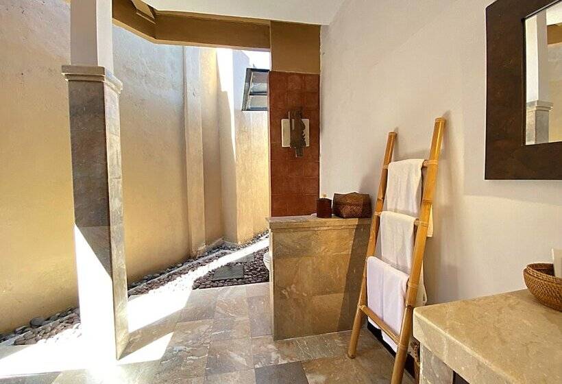 בית מלון כפרי Visakha Sanur By Puri Signatures