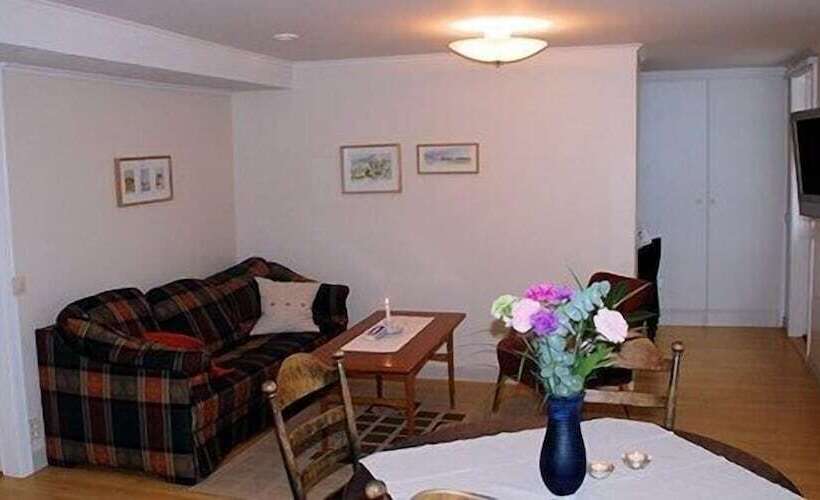 הוסטל Pensionat Lövängen