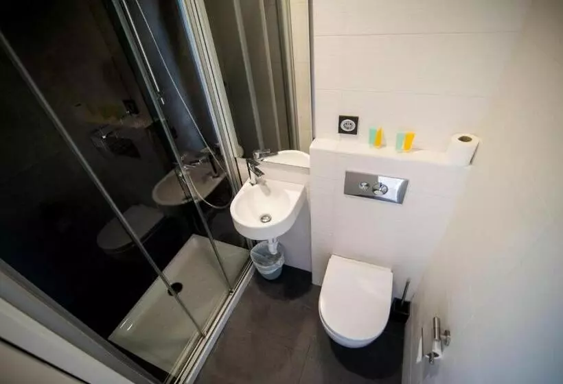 Majatalo Central Roomss