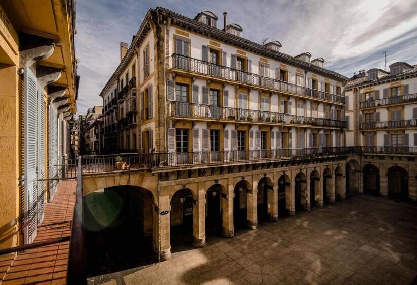 פנסיון Central Roomss